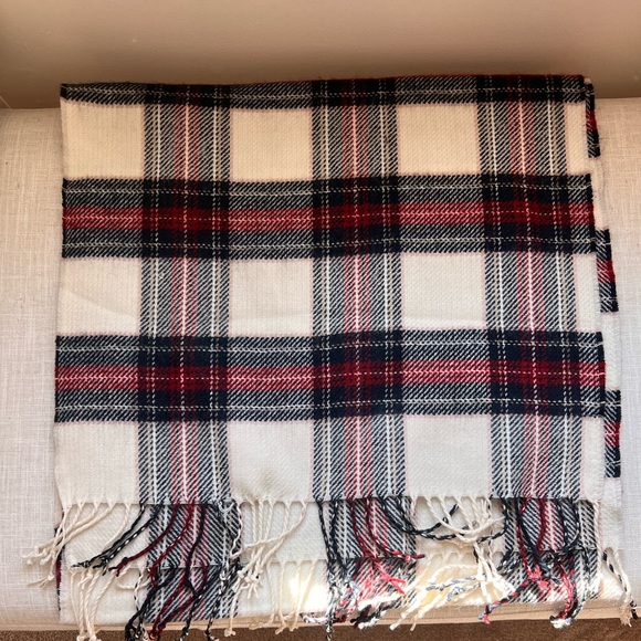 A+F Winter Scarf - Picture 2 of 4